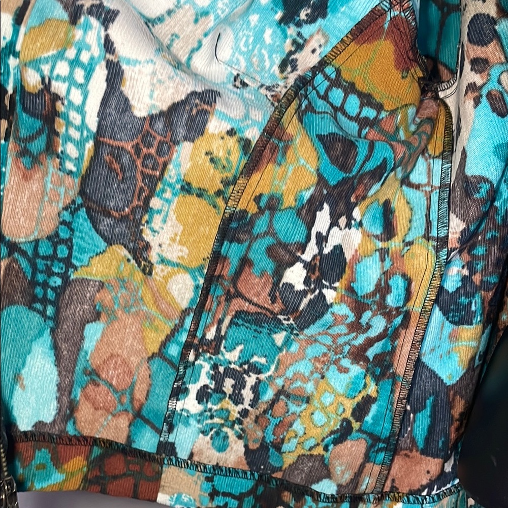 ❄️3/$15❄️Colorful Abstract Pattern Jacket - Picture 4 of 11